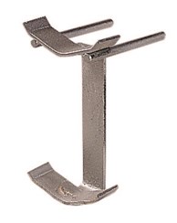 Stangenauflage aus Metall, versetzt:   Um 20 cm nach unten versetzte Stangenauflage.   Ermöglicht bei Hindernisst